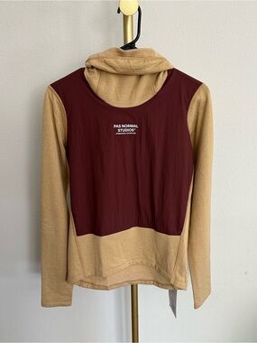 Pas Normal Studios Thermal Hooded
Wind proof Baselayer
